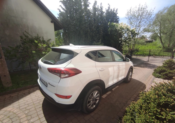 Hyundai Tucson cena 67500 przebieg: 122400, rok produkcji 2016 z Biała Piska małe 67